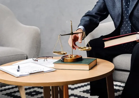 חשיבות פנייה לייעוץ משפטי בטרם חתימה על הסכם העסקה